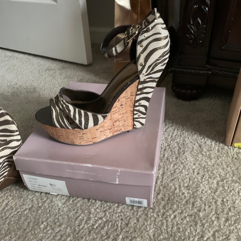 Zebra print purse and shoes very unique
